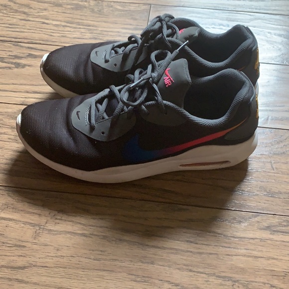 Nike Air shoes - Picture 2 of 5